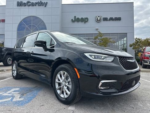 New 2026 Chrysler Pacifica Select image 1