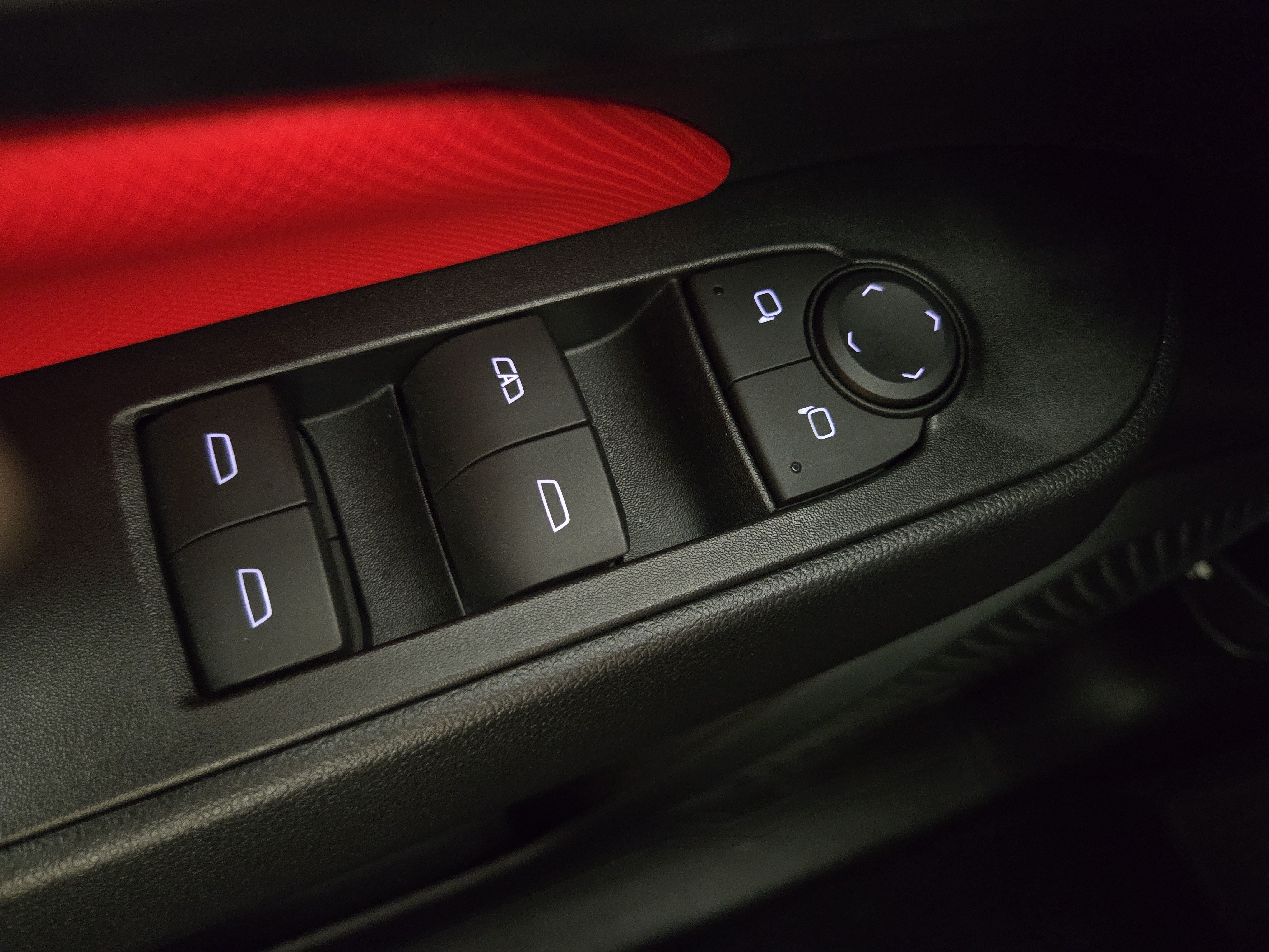 Certified 2024 Chevrolet Equinox EV RS FWD image 25