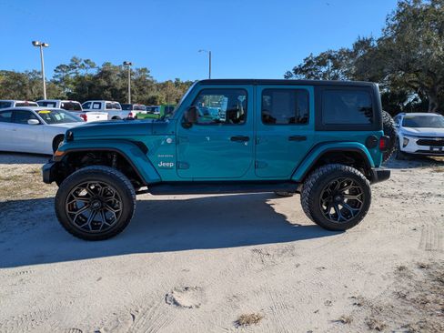 Used 2019 Jeep Wrangler Unlimited Sahara image 36