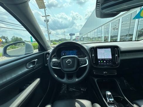 Certified 2025 Volvo XC40 B5 Plus AWD/4WD image 21