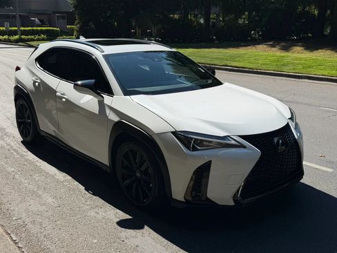 Used 2019 Lexus UX 200 F Sport w/ F Sport Premium Package FWD image 11