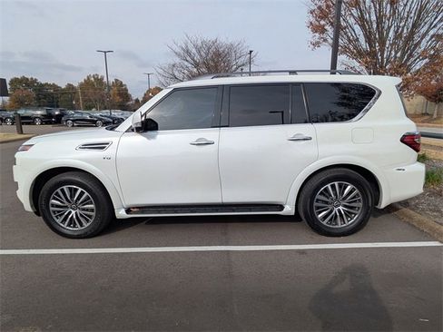 Used 2021 Nissan Armada SL w/ Captain's Chairs Package image 2