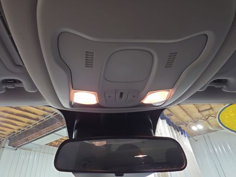 Used 2018 Jeep Renegade Latitude w/ Cold Weather Group image 20