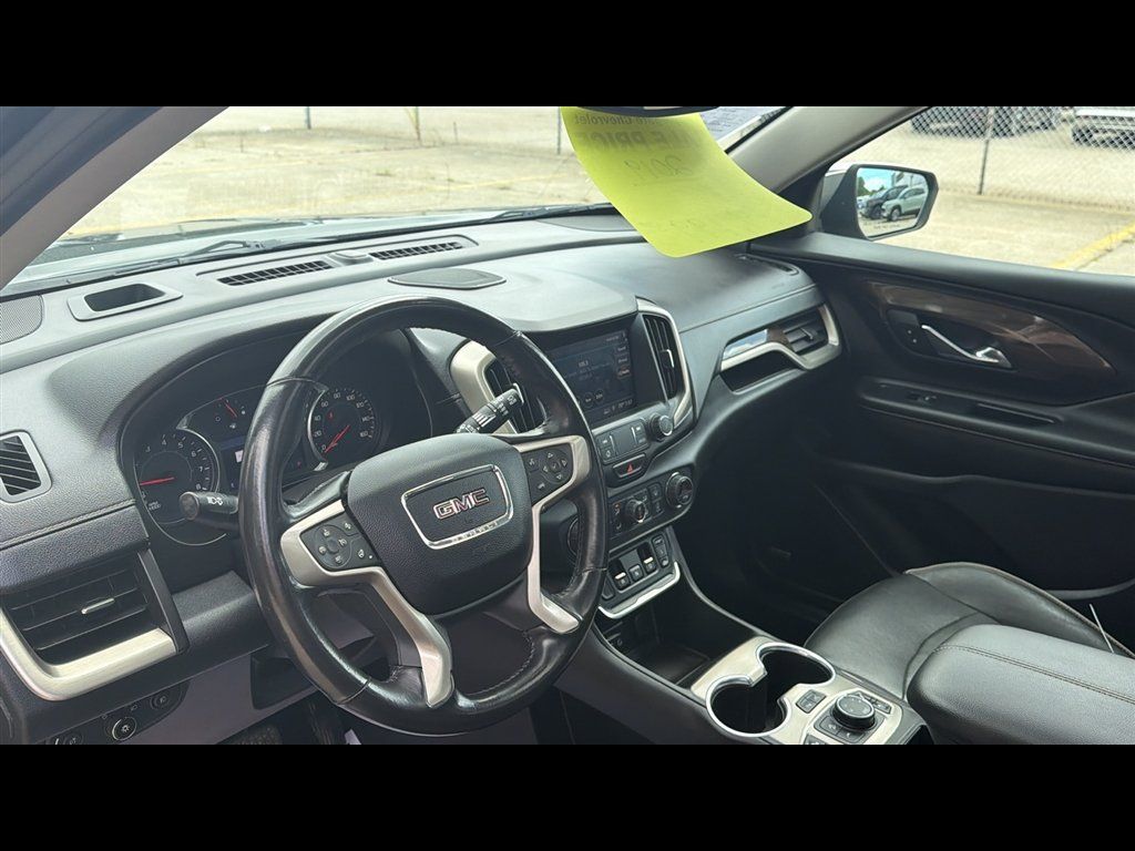 Used 2019 GMC Terrain Denali w/ GMC Pro Grade Package AWD/4WD image 9