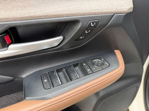 Used 2024 Toyota Grand Highlander AWD image 10