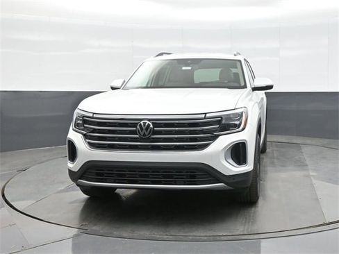 New 2026 Volkswagen Atlas SE image 2