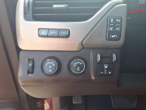 Used 2019 GMC Yukon XL Denali w/ Denali Ultimate Package AWD/4WD image 17