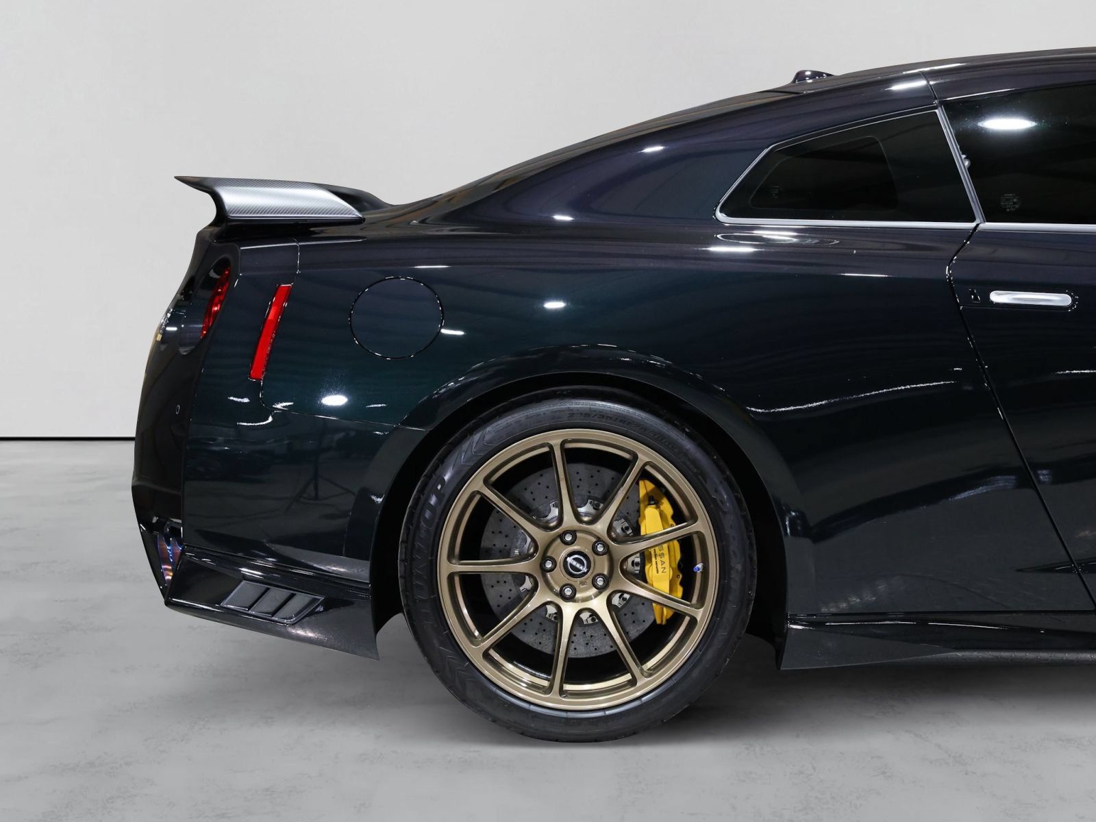 Used 2021 Nissan GT-R Premium AWD/4WD image 13