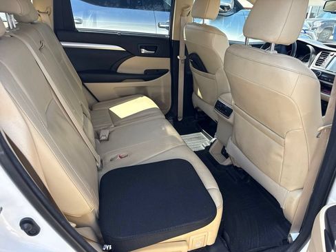Used 2015 Toyota Highlander XLE FWD image 8