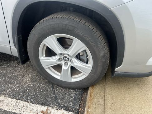 Used 2024 Toyota Highlander LE image 13