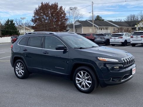 Used 2018 Jeep Cherokee Limited image 7