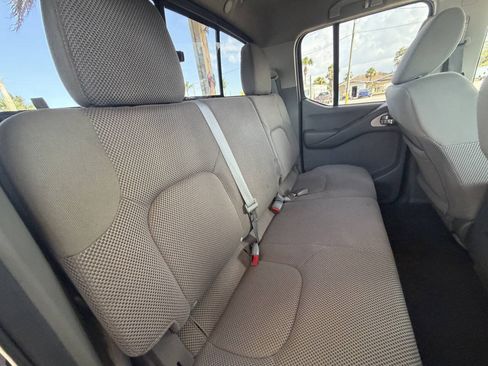 Used 2015 Nissan Frontier SV w/ SV Value Truck Package RWD image 18
