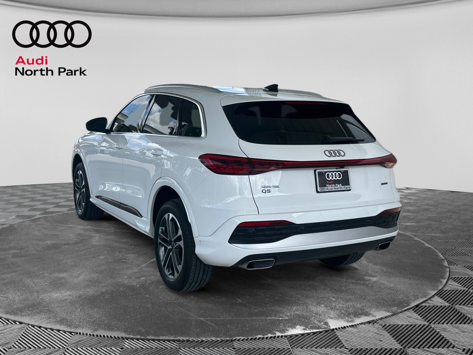 Used 2025 Audi Q5 Premium AWD/4WD image 3