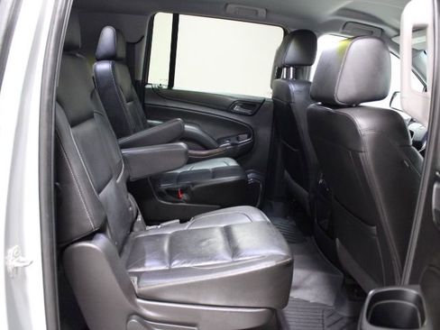 Used 2018 Chevrolet Suburban LT image 28