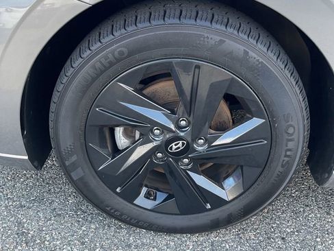 Used 2023 Hyundai Elantra SEL w/ Preferred Accessory Package image 9