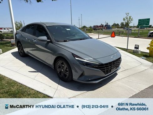 Certified 2022 Hyundai Elantra SEL w/ Convenience Package FWD image 7