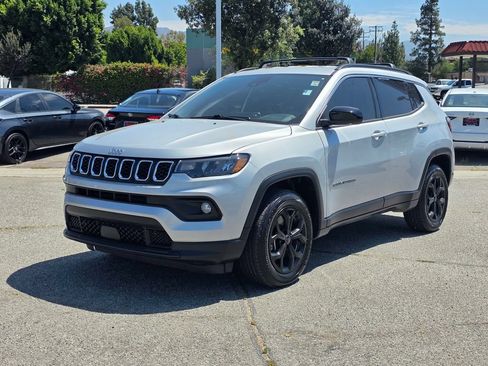Used 2025 Jeep Compass Latitude AWD/4WD image 10