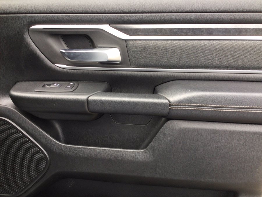 Used 2020 RAM 1500 4x4 Crew Cab image 13
