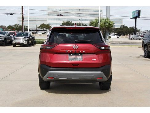 Used 2023 Nissan Rogue SV image 5