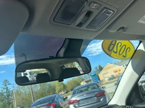 Used 2025 Hyundai Venue SEL FWD image 20