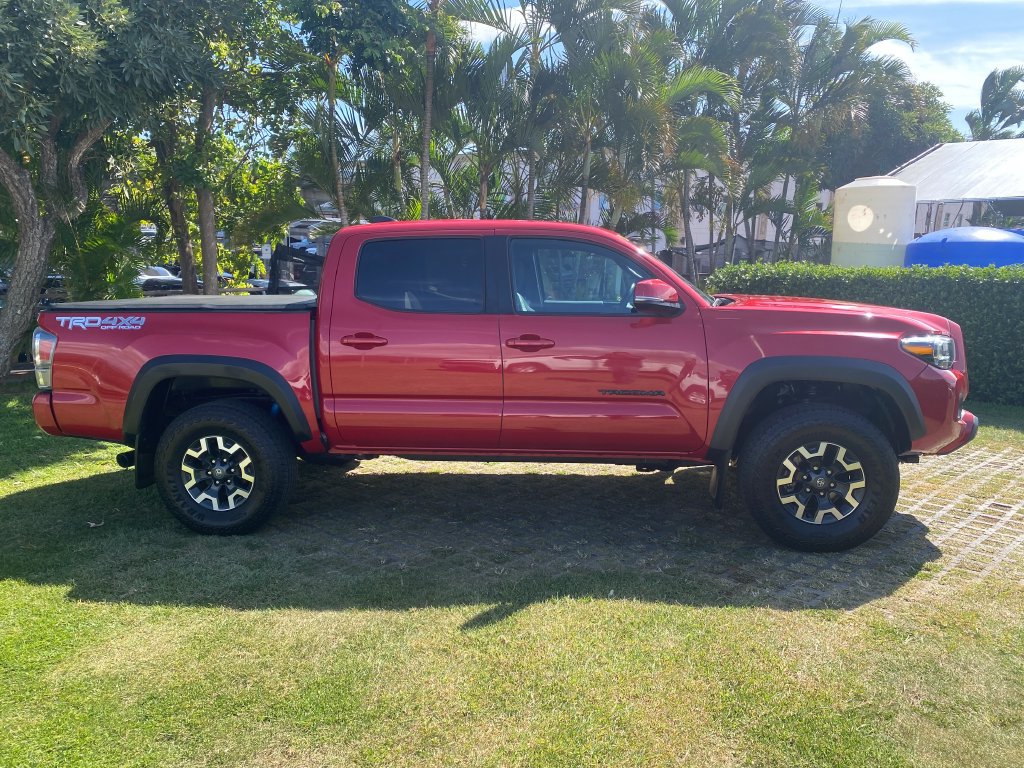 Used 2022 Toyota Tacoma TRD Off-Road w/ Technology Package AWD/4WD image 26