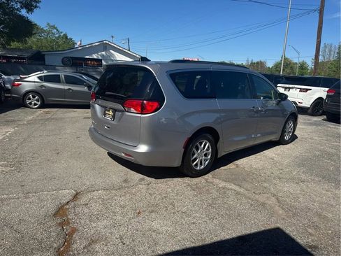 Used 2021 Chrysler Voyager Lxi FWD image 5