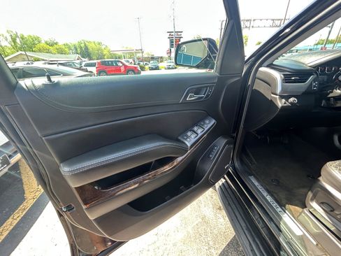 Used 2018 Chevrolet Suburban LT RWD image 9