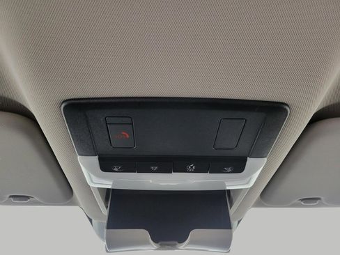 Used 2025 Nissan Rogue SV image 18