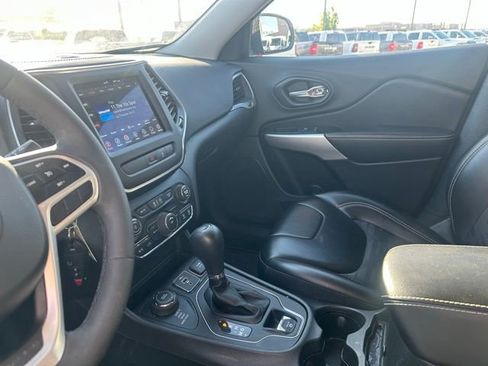 Used 2022 Jeep Cherokee Latitude AWD/4WD image 32