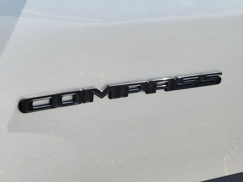 Used 2022 Jeep Compass Latitude FWD image 18