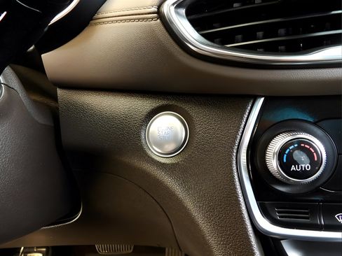 Used 2020 Hyundai Santa Fe SEL w/ Convenience Package image 25