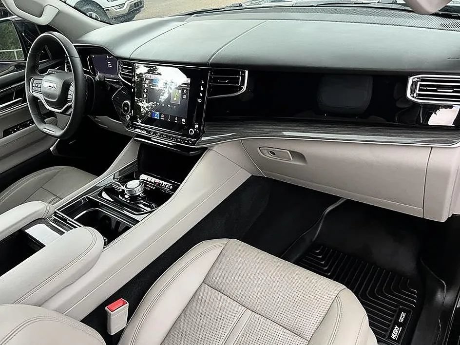 Used 2022 Jeep Wagoneer Series II AWD/4WD image 19