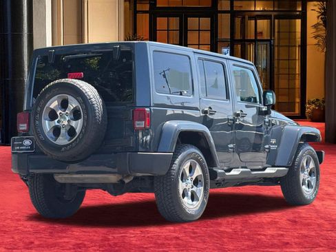 Used 2017 Jeep Wrangler Unlimited Sahara w/ Connectivity Group AWD/4WD image 8