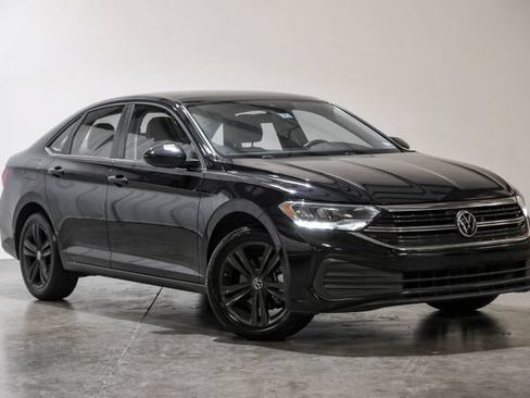 Used 2022 Volkswagen Jetta SE w/ Panoramic Sunroof Package FWD image 10