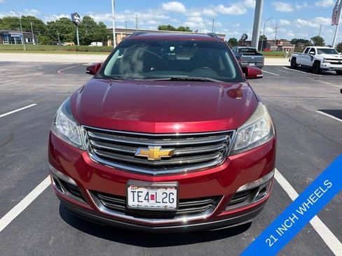 Used 2017 Chevrolet Traverse LT w/ Style and Technology Package FWD image 2