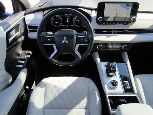 Used 2024 Mitsubishi Outlander SEL FWD image 18