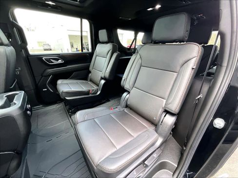 Used 2024 Chevrolet Suburban High Country image 15