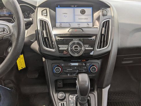 Used 2017 Ford Focus SEL FWD image 19