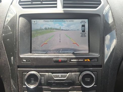 Used 2018 Ford Explorer XLT w/ Equipment Group 202A AWD/4WD image 34