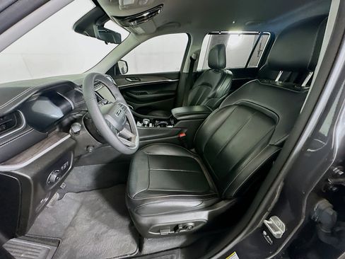 Used 2023 Jeep Grand Cherokee L Limited w/ Luxury Tech Group II AWD/4WD image 13