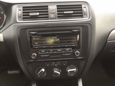 Used 2015 Volkswagen Jetta SE FWD image 32
