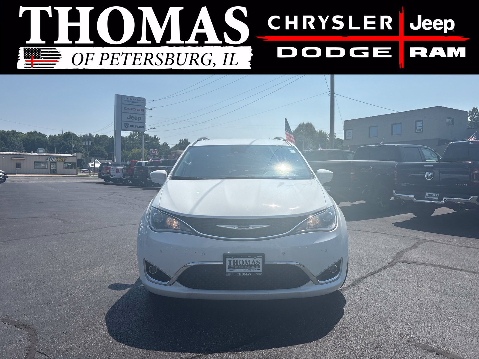Used 2020 Chrysler Pacifica Touring-L Plus w/ Tire & Wheel Group FWD image 2
