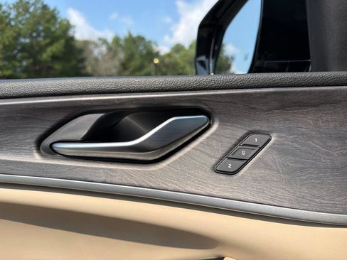 Used 2023 Jeep Grand Cherokee Limited w/ Luxury Tech Group II AWD/4WD image 18