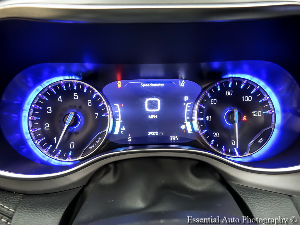 Used 2025 Chrysler Pacifica Limited FWD image 16