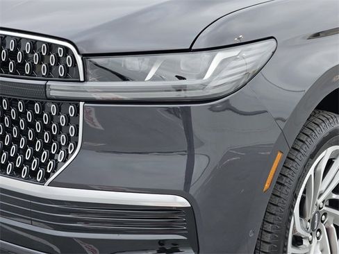 New 2025 Lincoln Navigator Reserve image 8