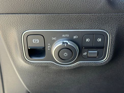 Used 2026 Mercedes-Benz GLB 250 image 30