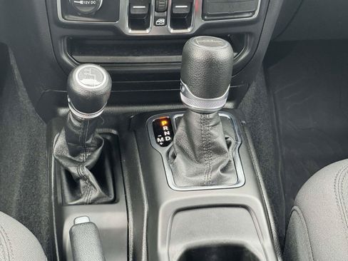 Used 2023 Jeep Gladiator Sport AWD/4WD image 27