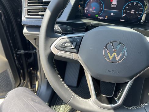 Certified 2025 Volkswagen Atlas Cross Sport SE w/ Panoramic Sunroof Package image 18