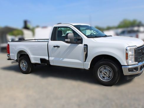 Used 2025 Ford F250 XL w/ XL Chrome Package image 2