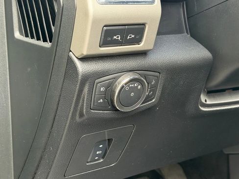 Used 2016 Ford F150 Lariat w/ Equipment Group 502A Luxury AWD/4WD image 28
